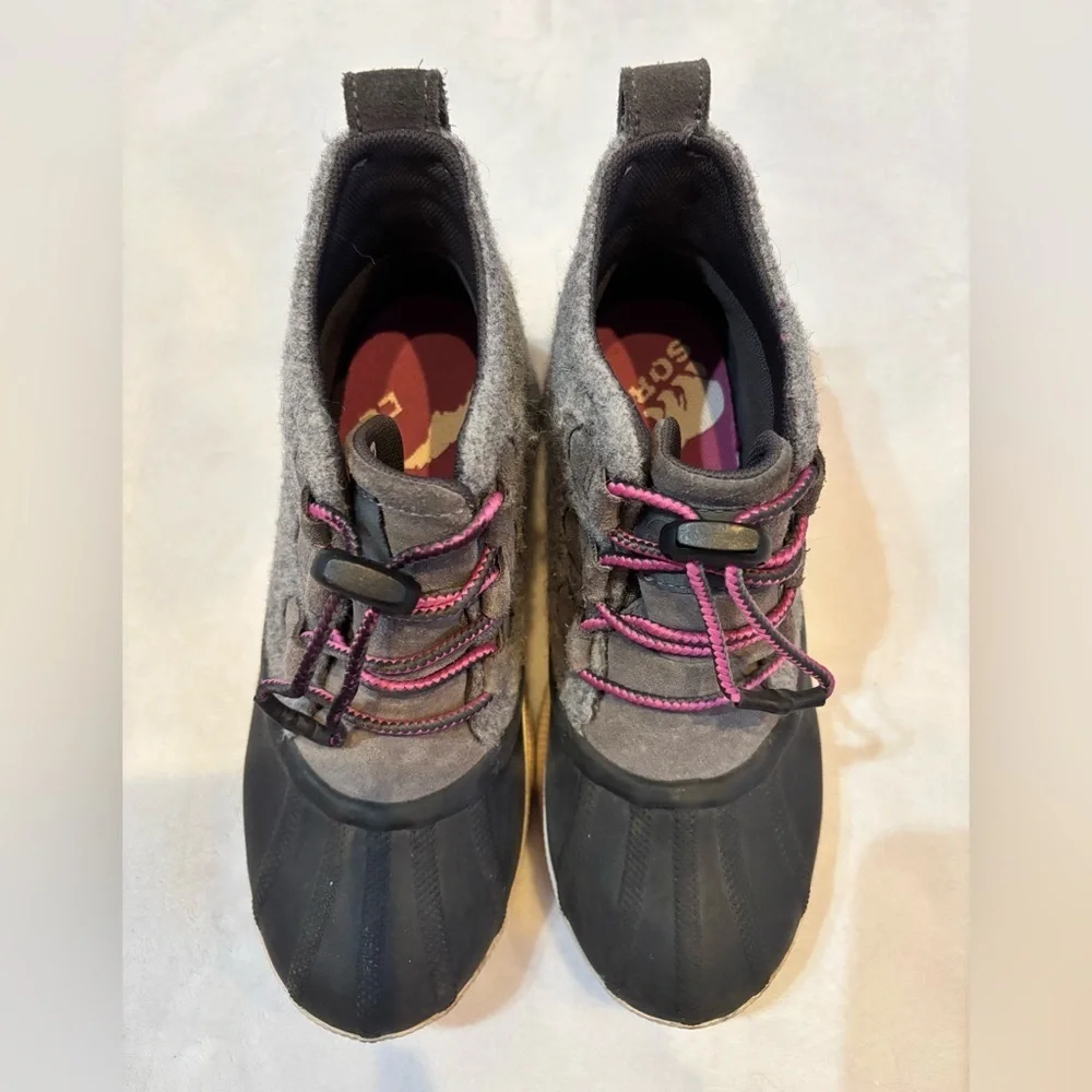 SOREL Boots Youth Out 'N About Classic Waterproof Gray Black Pink Size Y5